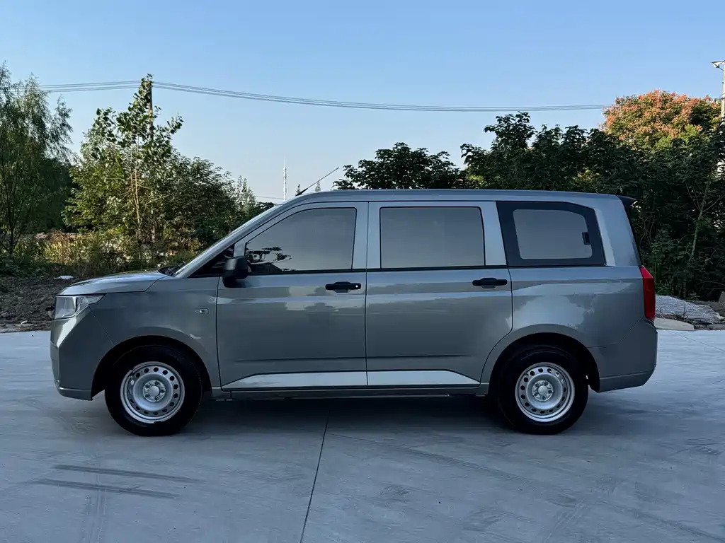 Wuling Hongguang PLUS — фото 3