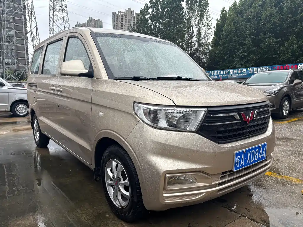 Wuling Hongguang V — фото 2