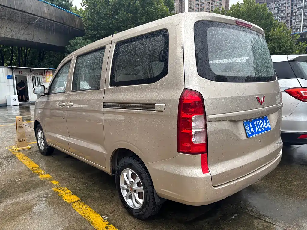 Wuling Hongguang V — фото 4