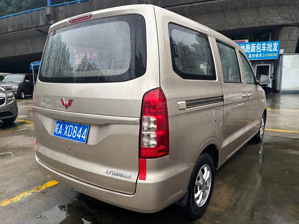 Wuling Hongguang V — фото 6