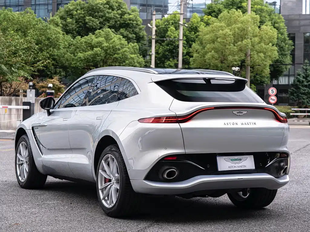 Aston Martin DBX — фото 5