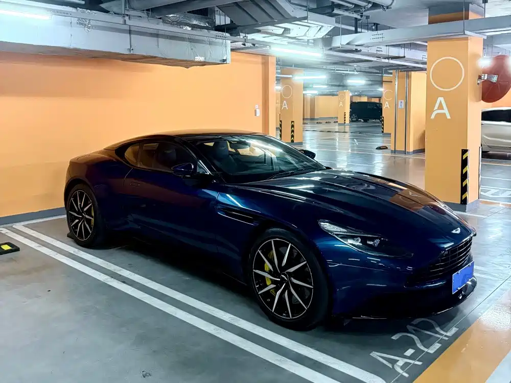 Aston Martin DB11 — фото 3