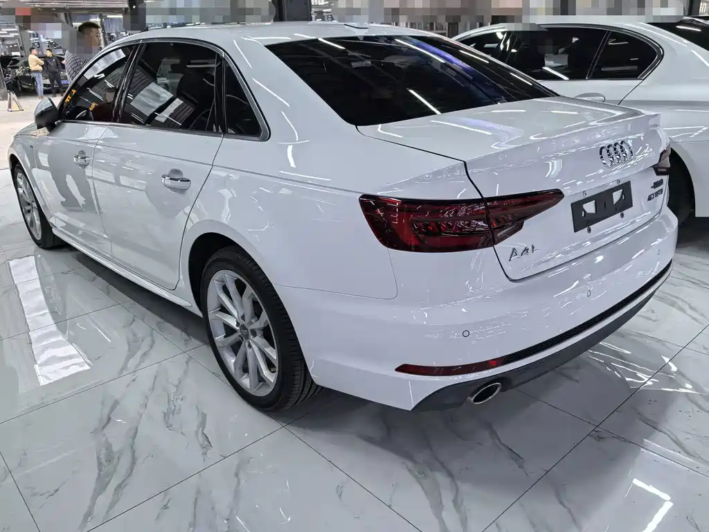 Audi A4L — фото 4
