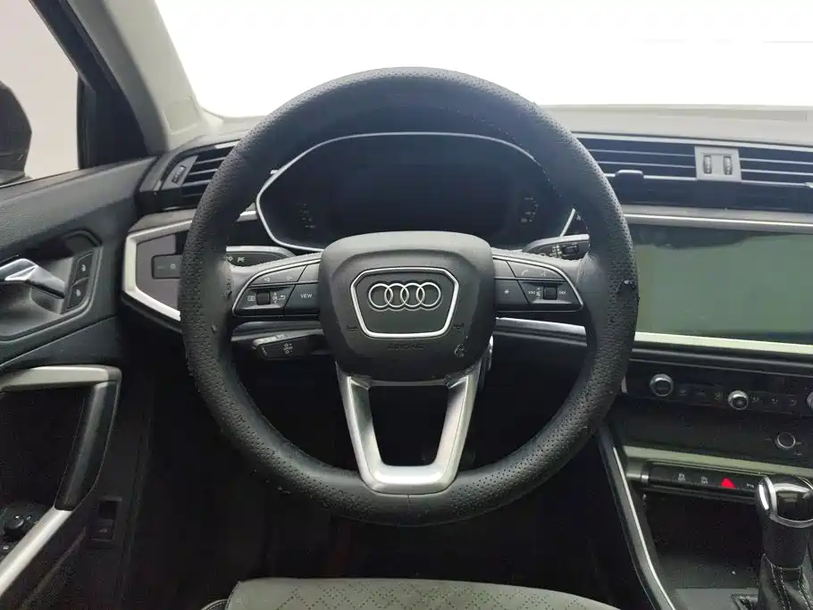 Audi Q3 — фото 14