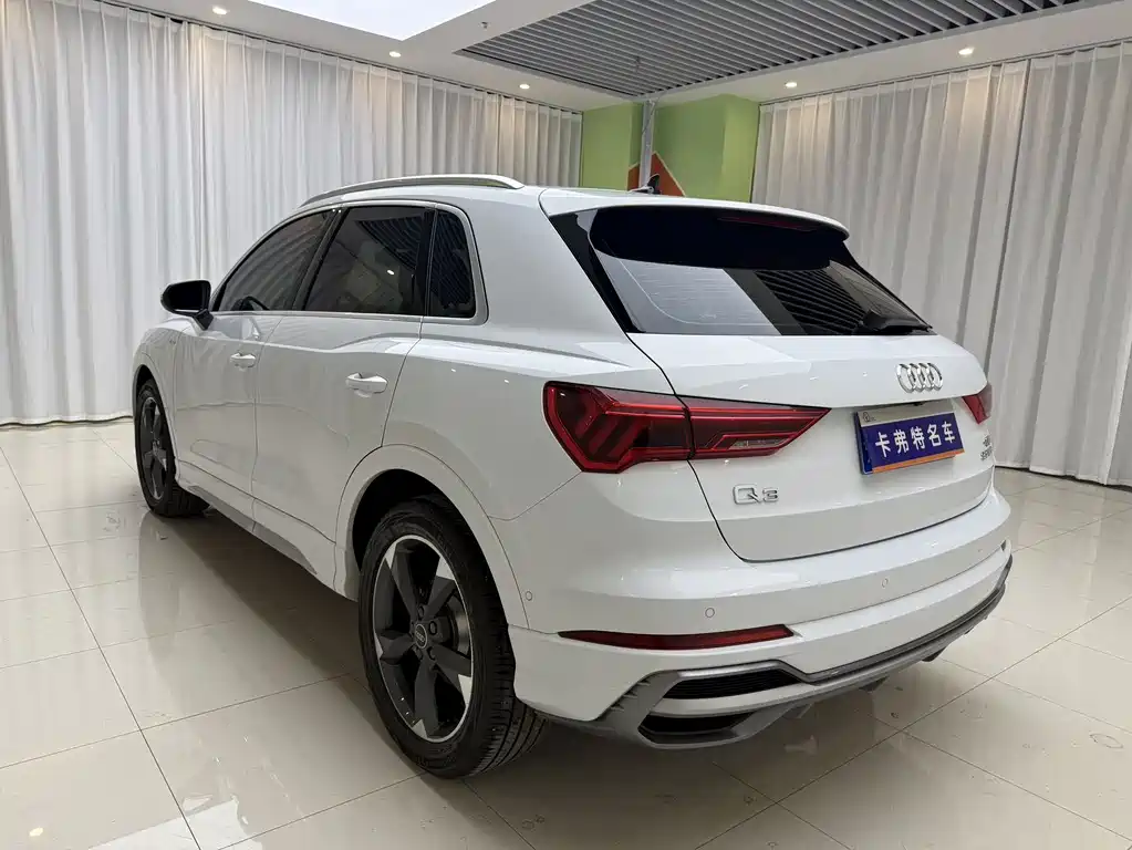 Audi Q3 — фото 17