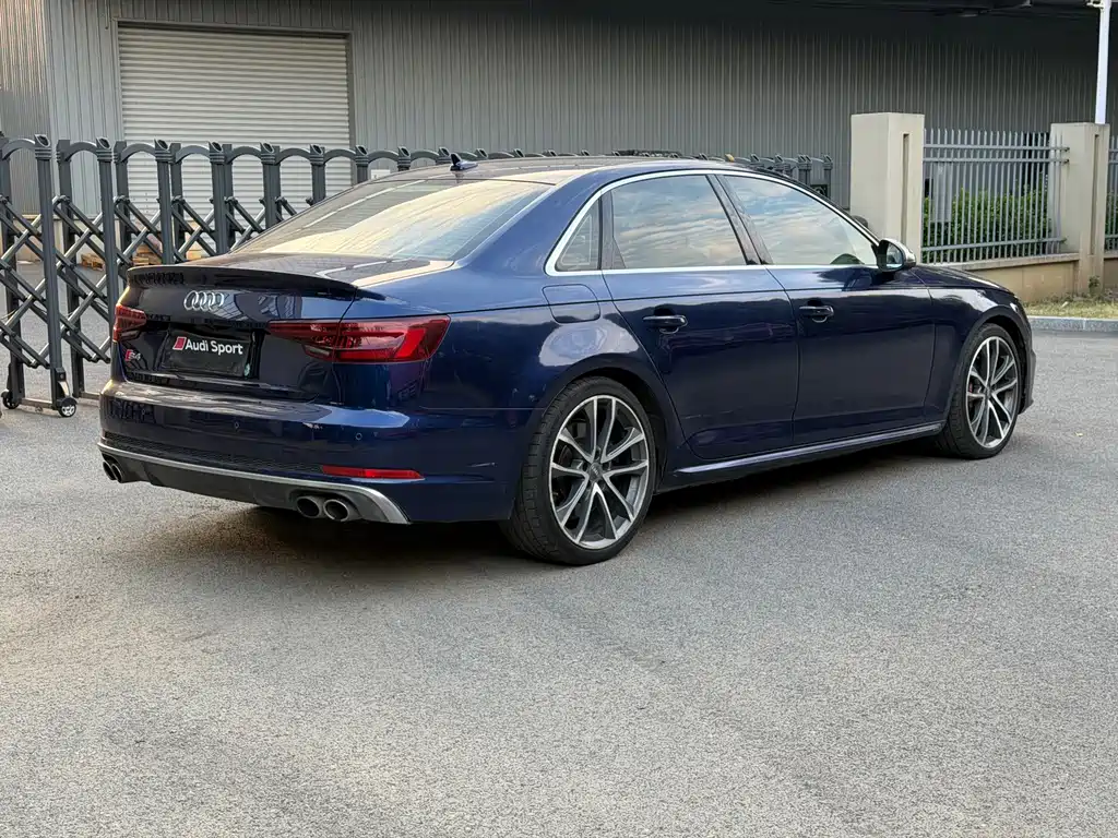 Audi S4 — фото 25