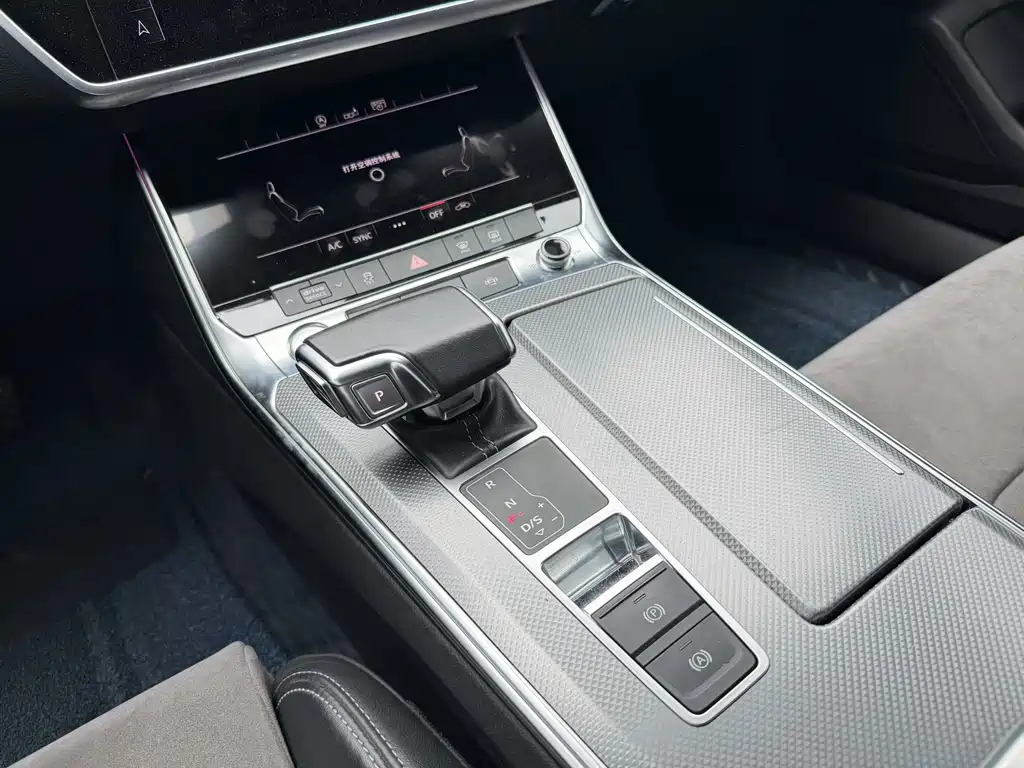 Audi A6L — фото 7
