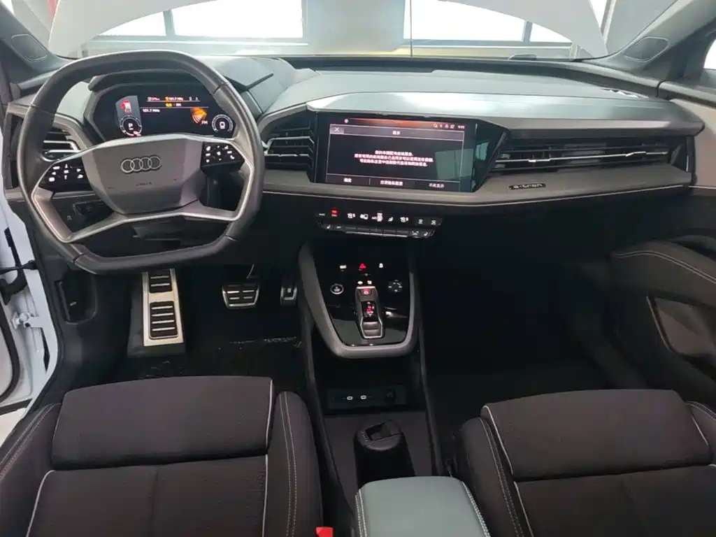 Audi Q5 e-tron — фото 14