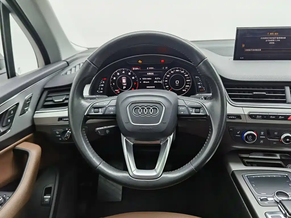 Audi Q7 — фото 11
