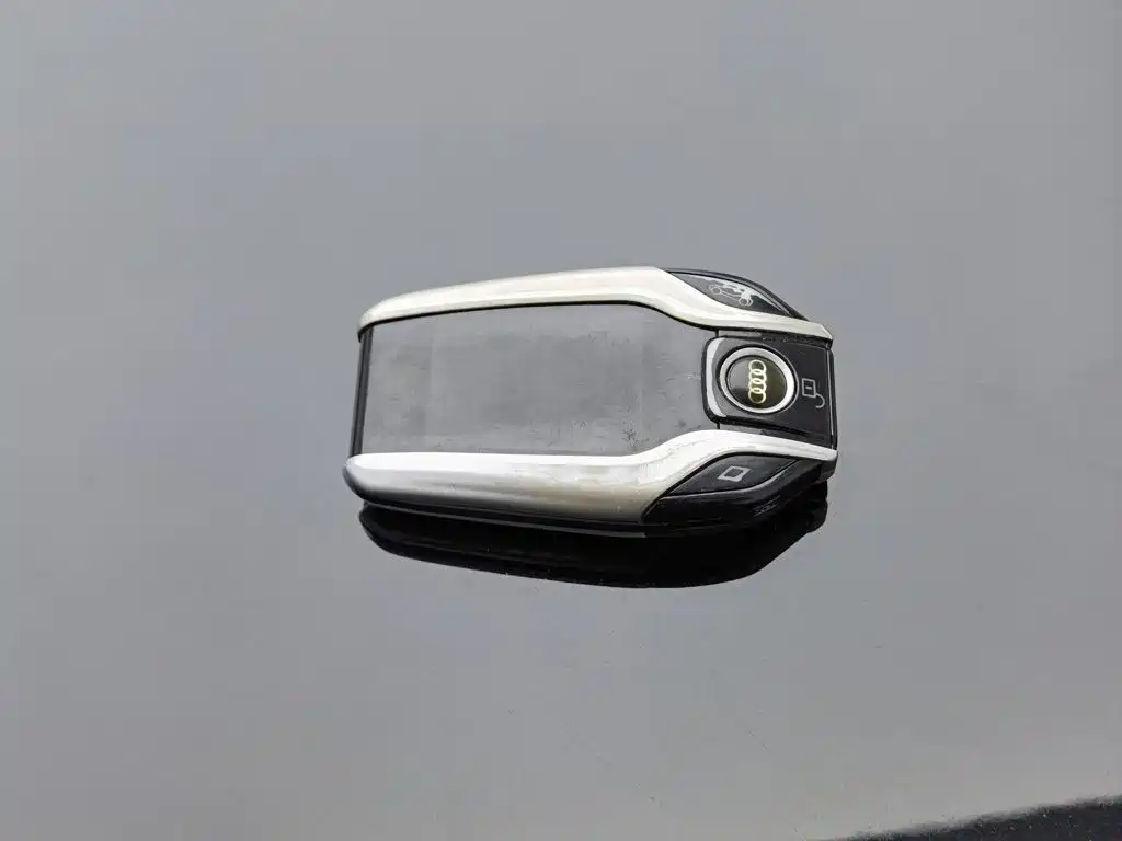 Audi Q7 — фото 19