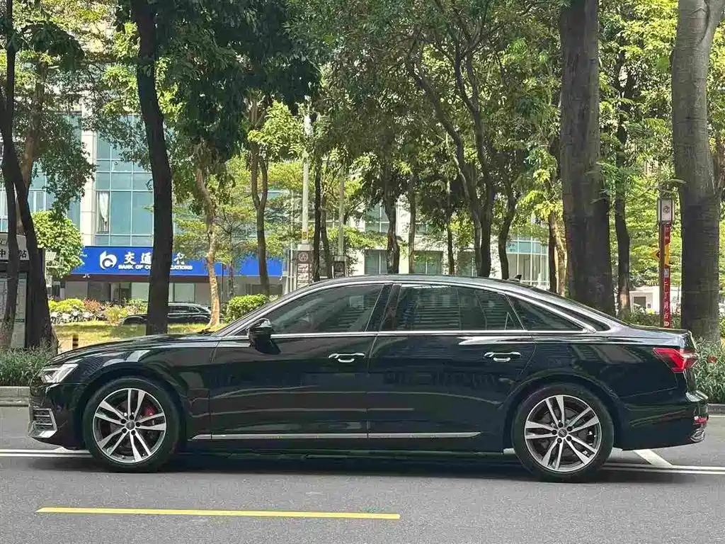 Audi A6L — фото 2