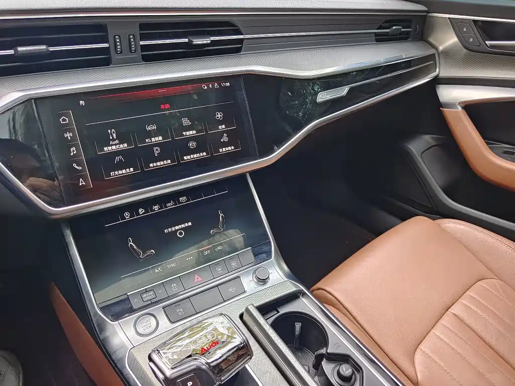 Audi A6L — фото 14