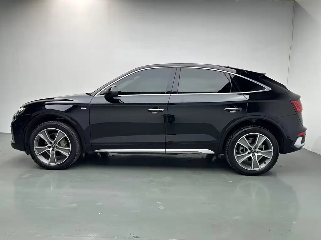 Audi Q5L Sportback — фото 3