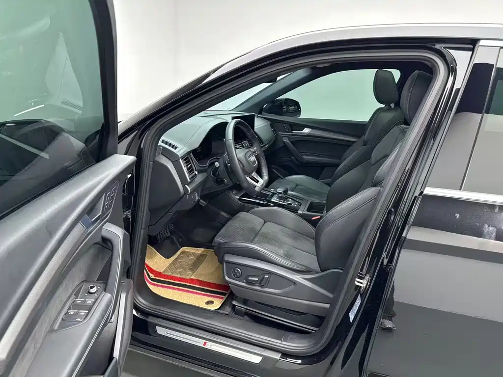 Audi Q5L Sportback — фото 5