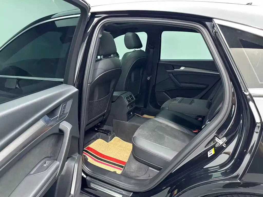 Audi Q5L Sportback — фото 6
