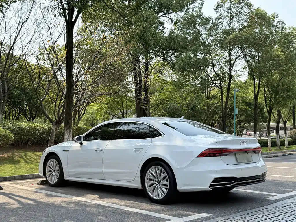 Audi A7L — фото 5