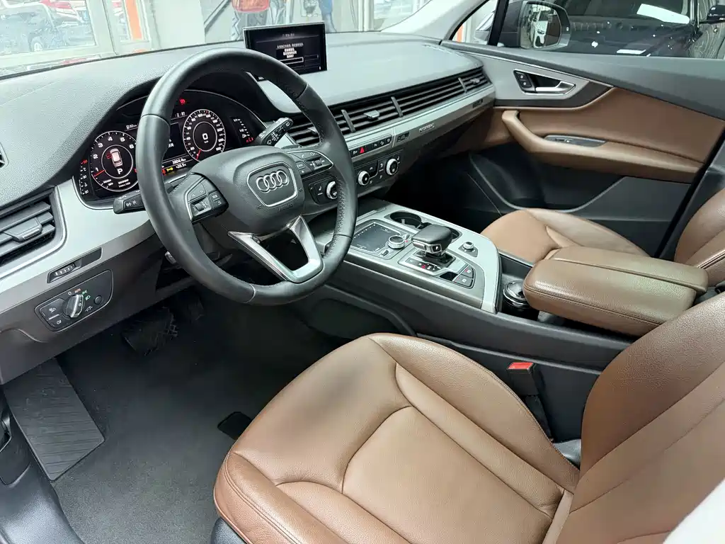 Audi Q7 — фото 13