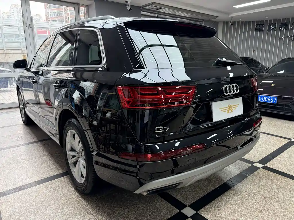 Audi Q7 — фото 6