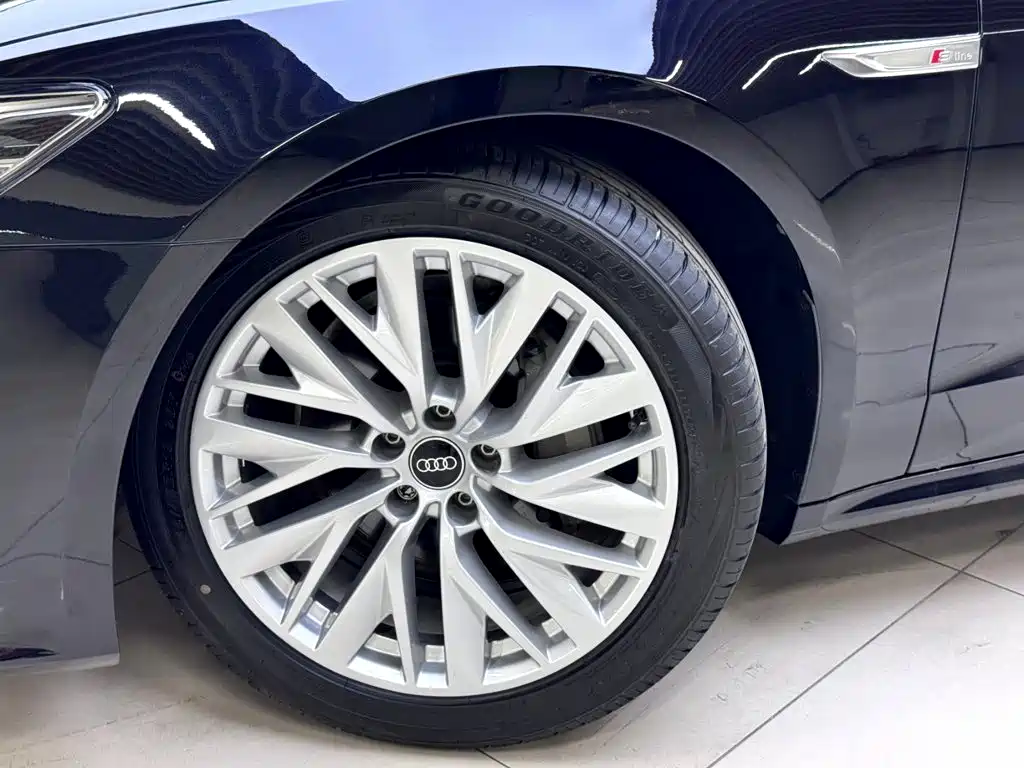 Audi A7L — фото 19