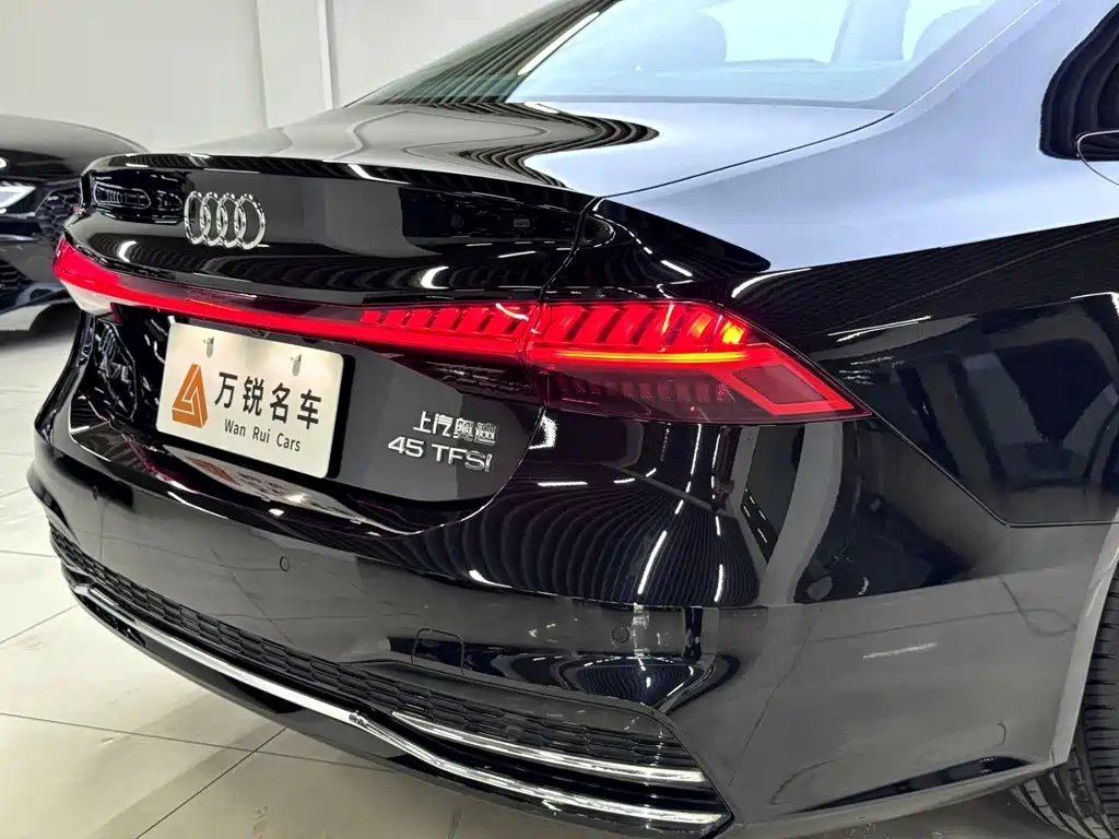 Audi A7L — фото 7