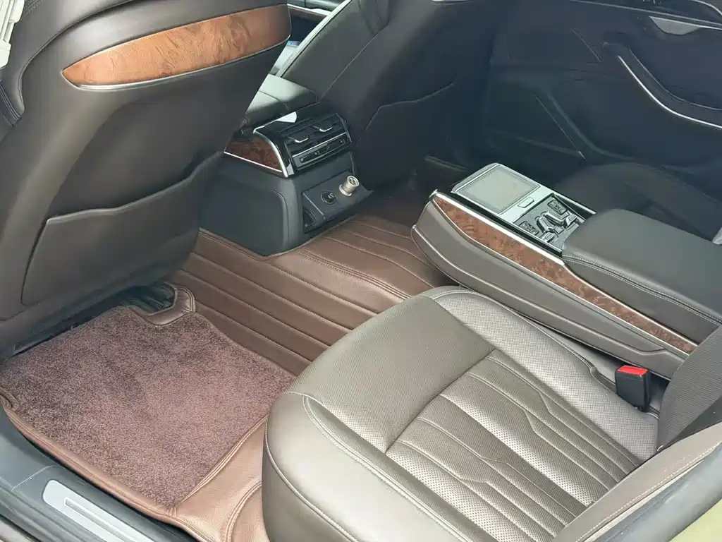 Audi A8 — фото 3