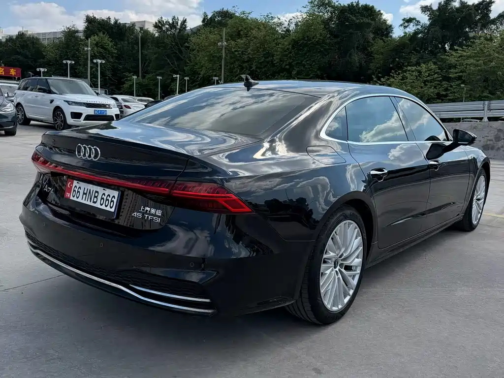 Audi A7L — фото 7