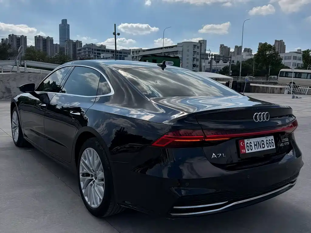 Audi A7L — фото 8