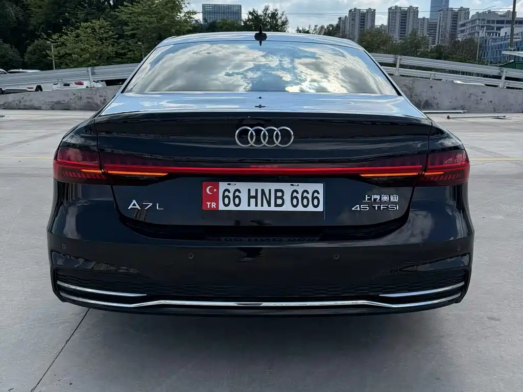 Audi A7L — фото 9