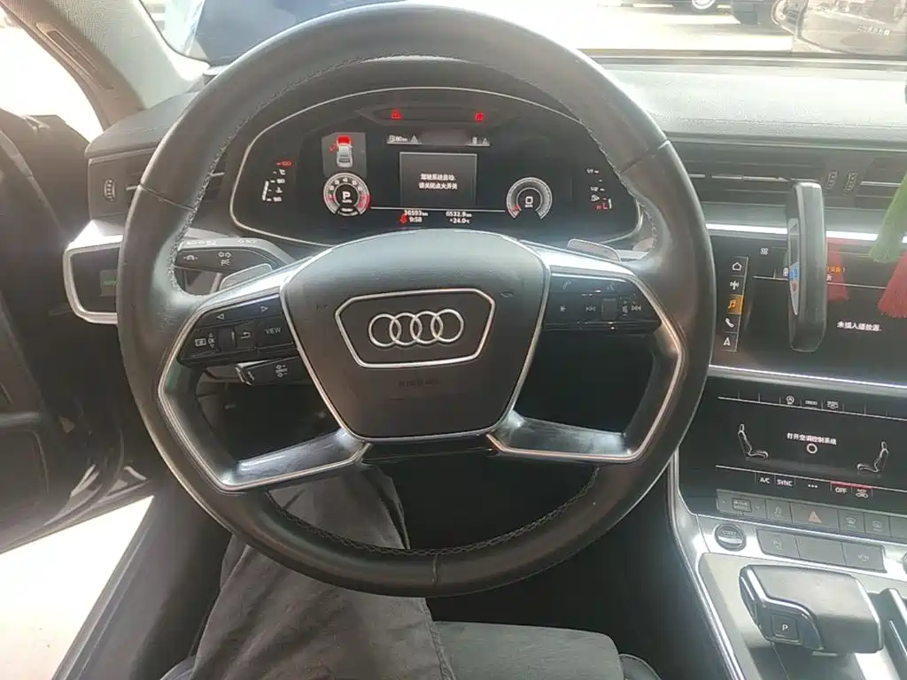 Audi A7L — фото 11