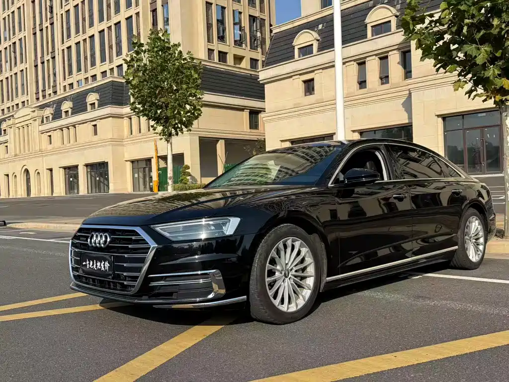 Audi A8 — фото 2