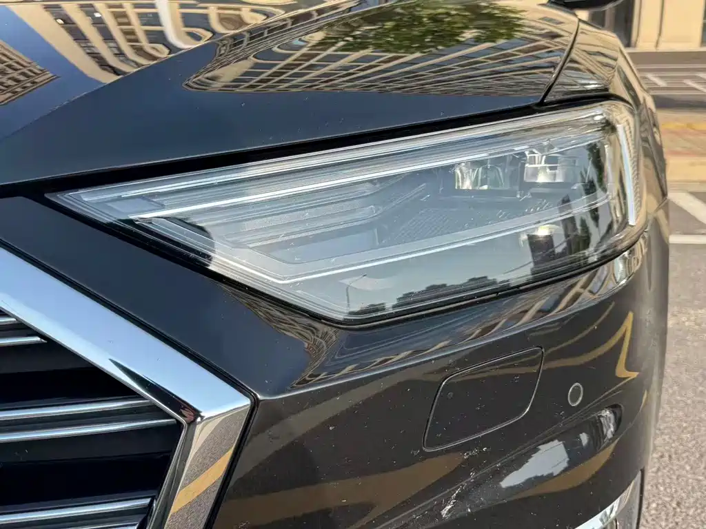Audi A8 — фото 3
