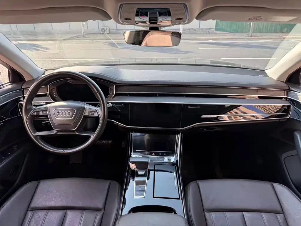 Audi A8 — фото 8