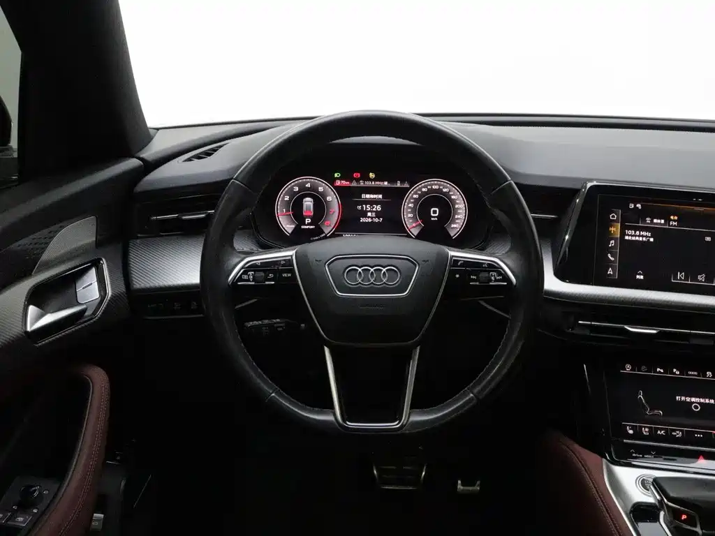 Audi Q6 — фото 16
