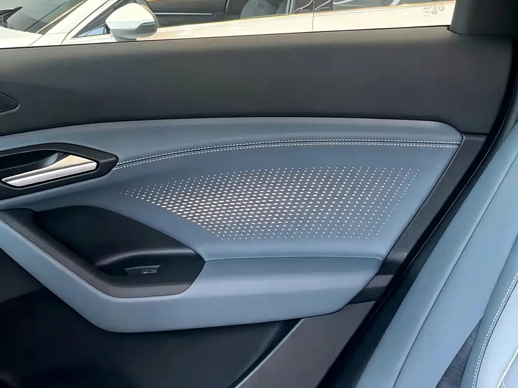 Audi Q6L e-tron — фото 4