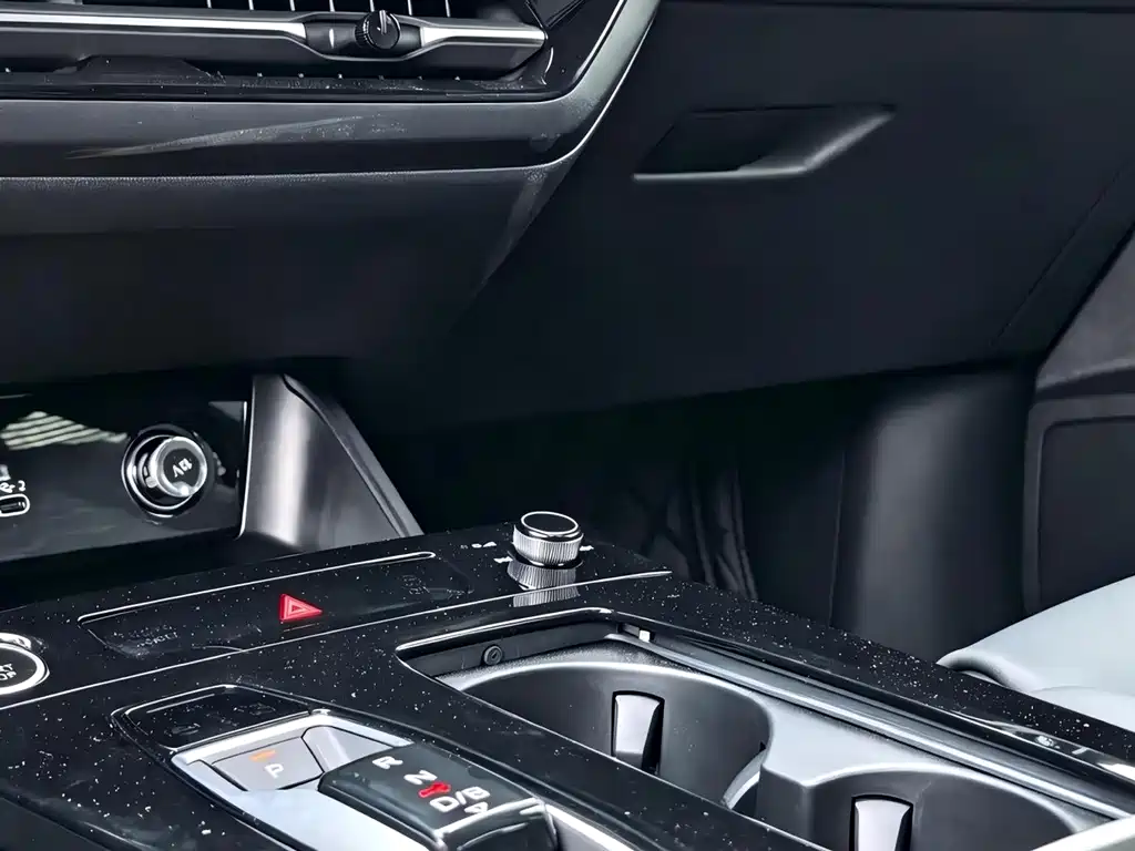 Audi Q6L e-tron — фото 6
