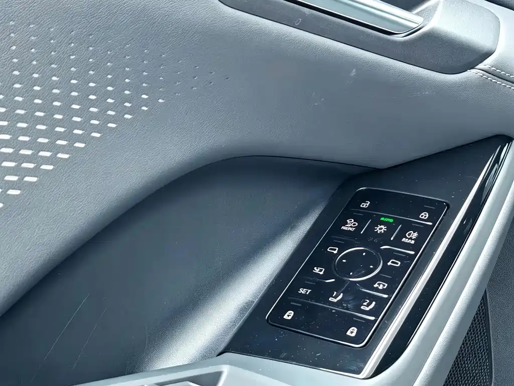 Audi Q6L e-tron — фото 7