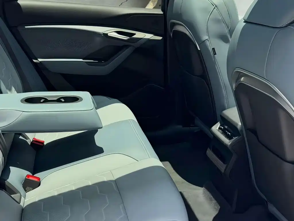 Audi Q6L e-tron — фото 8