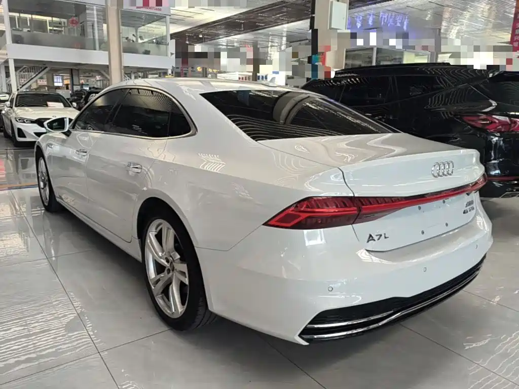Audi A7L — фото 5