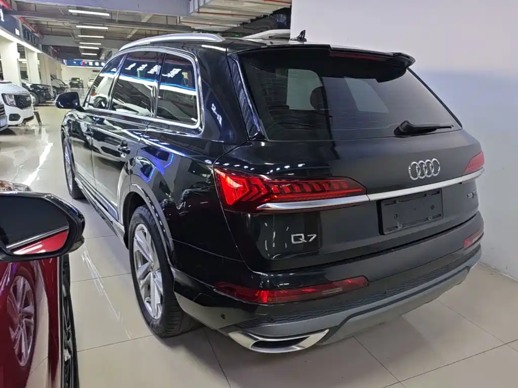 Audi Q7 — фото 5