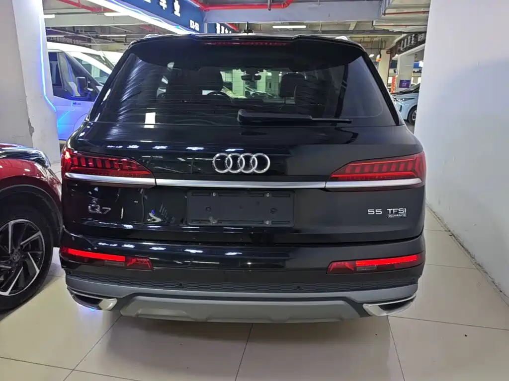 Audi Q7 — фото 6
