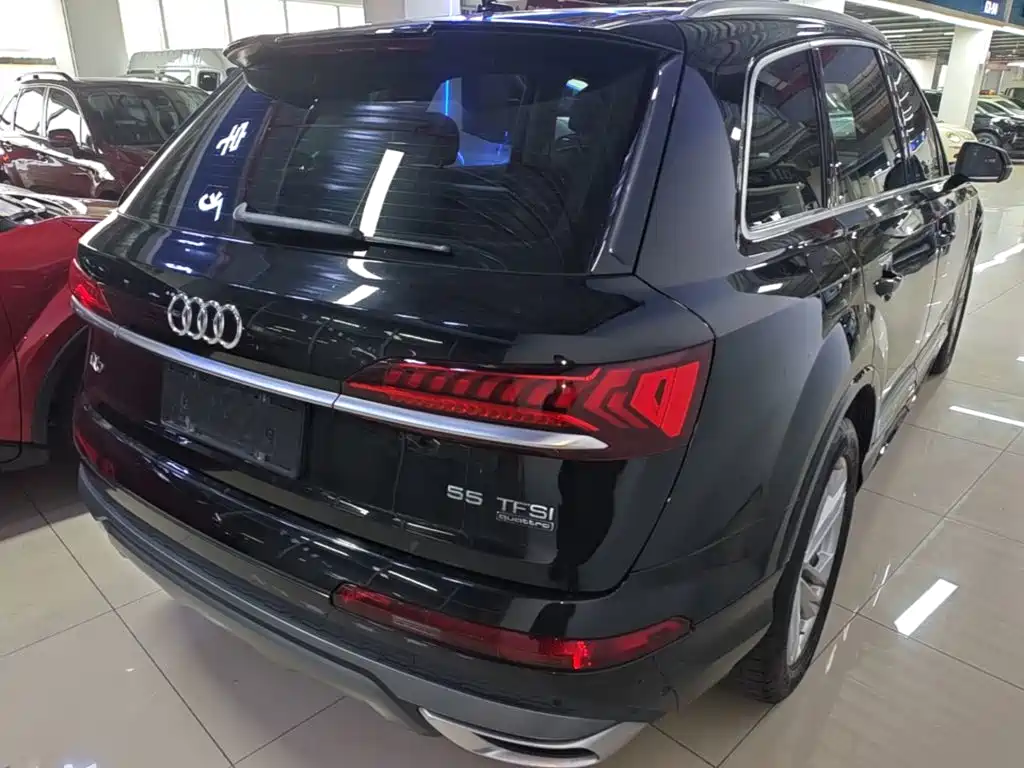 Audi Q7 — фото 7