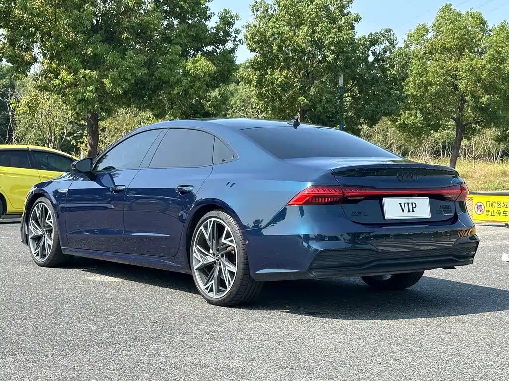 Audi A7L — фото 6