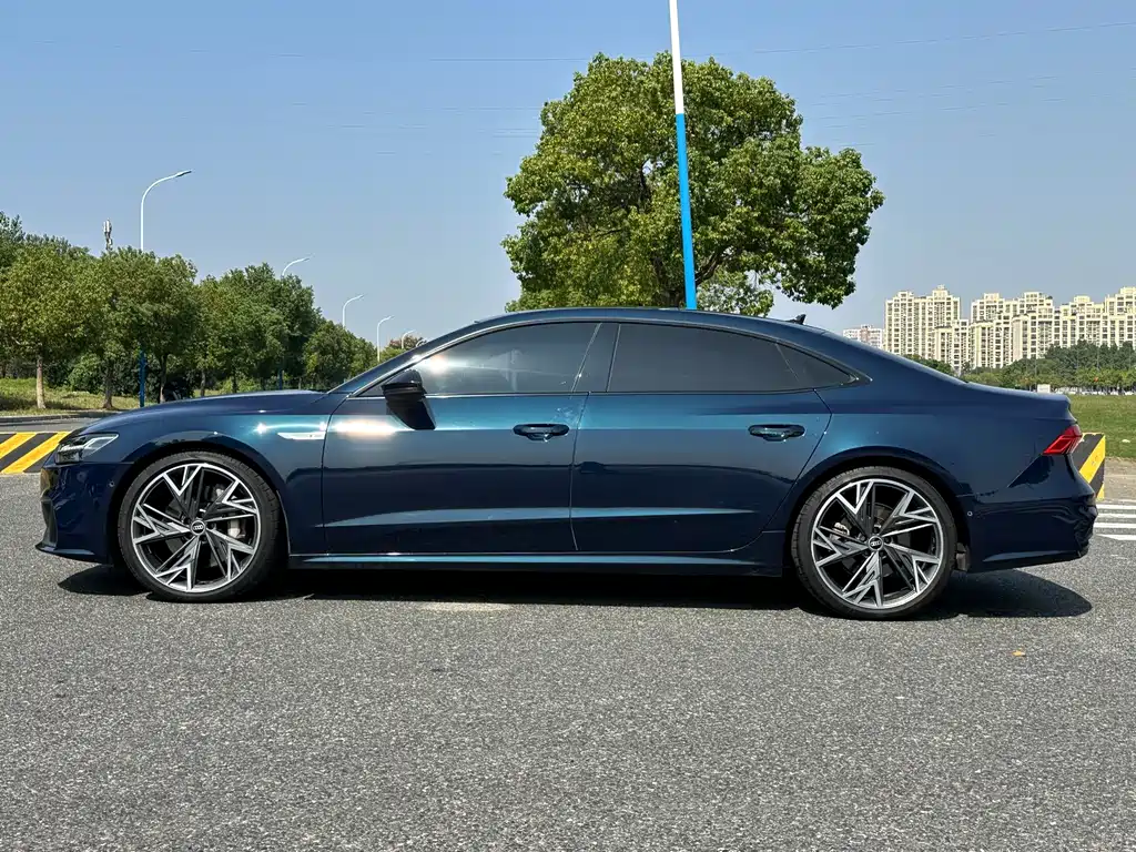 Audi A7L — фото 7