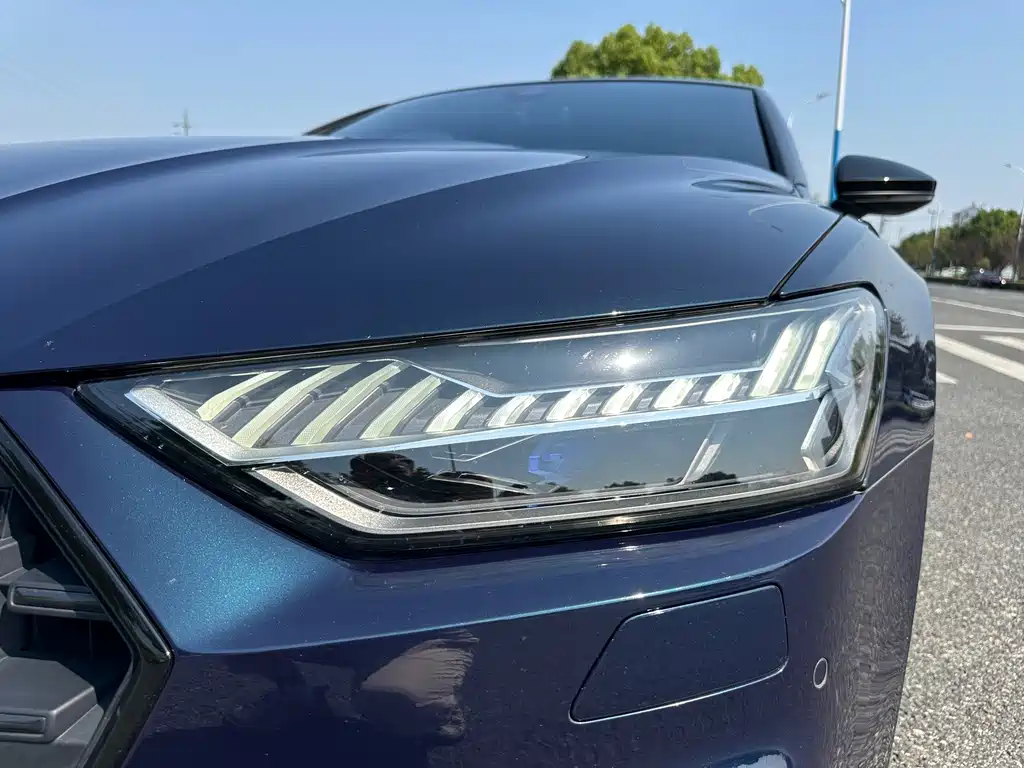 Audi A7L — фото 9