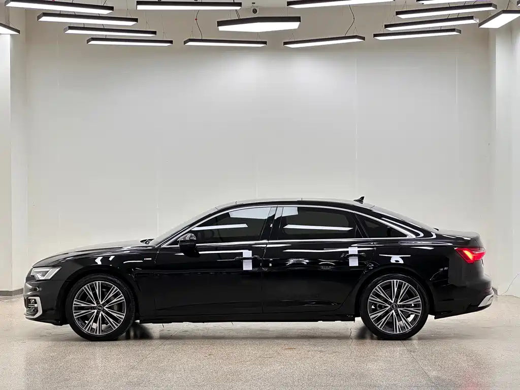 Audi A6L — фото 10