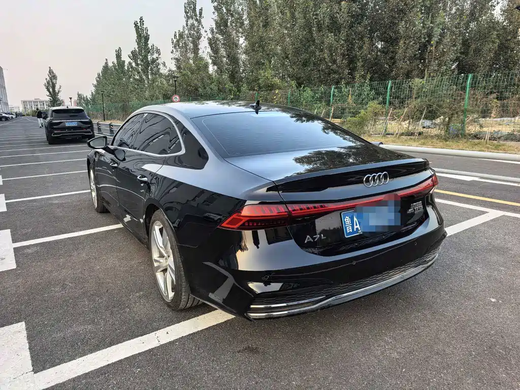 Audi A7L — фото 2