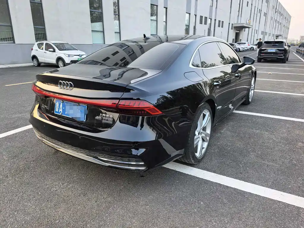 Audi A7L — фото 5