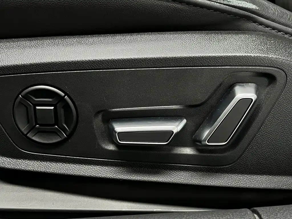 Audi A6L — фото 42
