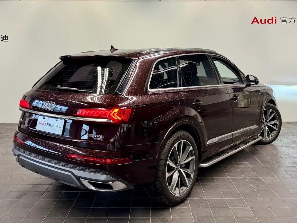 Audi Q7 — фото 10