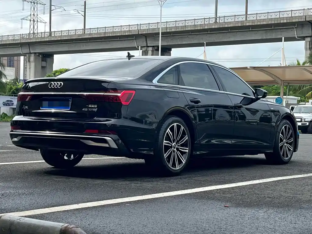Audi A6L — фото 9